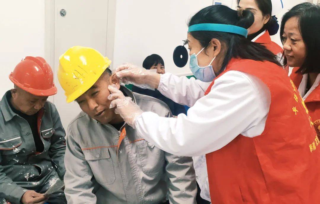 阜阳市第四人民医院开展全国爱耳日公益活动爱游戏守护“听”世界关爱城市建设者——(图2)